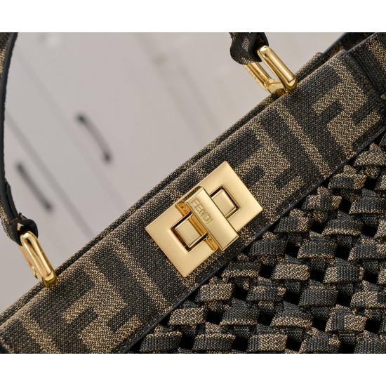 260 model 4406 FI new old flower weaving kitten peekaboo is Fendi's most classic a handbag on the body is super good to see the highest rate of pieces can be a variety of retro with the classic style is really the more you look the more you like comes wit