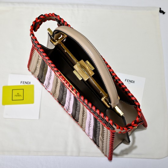 410 Model 33200 New! New in stock New in stock Iconic Peekaboo ISeeU large handbag Handmade leather weave with signature twist lock on both sidesSoft leather lining in the same color visible from the outsideTwo compartments separated by a rigid dividerFea