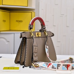 350 model 7705 the iconic peekaboo iseeu ideal compact handbag is hand-stitched with 306 stitches in the same color and large bright threads representing traditional selleria craftsmanship in a selection of dove grey cuoio romano leather with iconic natur