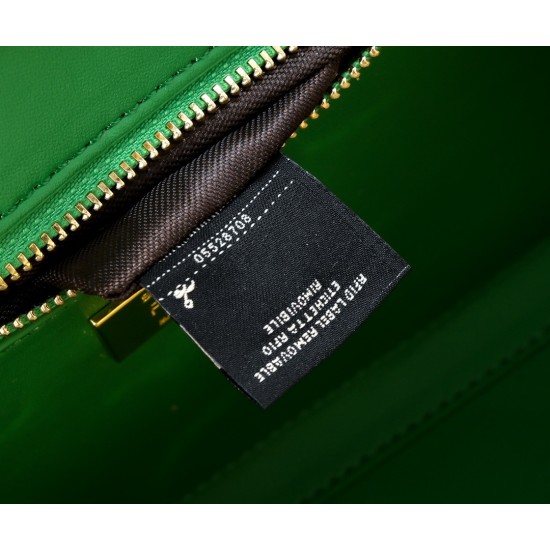 NEW280 model 21504404F family Peekaboo kitten bag hot order size 23cm super classic size in the middle of the two compartments containing a small zipper pockets all the way netroots understand the explosion version of the concave styling versatile artifac