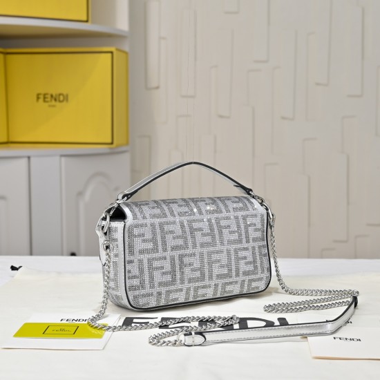 260 model 77312025 spring and summer latest FENDI BAGUETTE mini double FF full diamond baguette shoulder bag, also known as the baguette bag is popular around the world for dozens of years this time in the Fendi baguette series in the wonderful interpreta