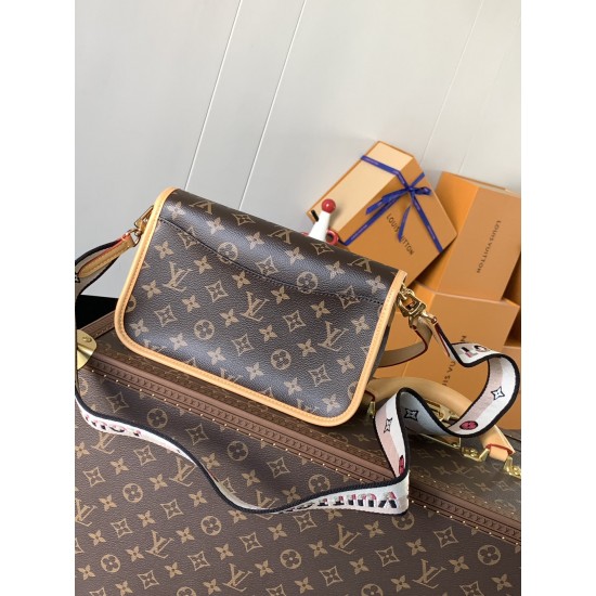M45985 Baguette Bag Diane Handbag with pockets and neat interior Wide jacquard shoulder strap with Louis Vuitton logo and Monogram floral on both sides Size 240 x 150 x 90 cm