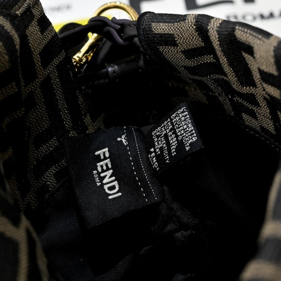 200 Model 7716 The new Mamma Baguette is here with the double combination of baguette and lucky bag The softest bag on the net is not one of the soft and sticky lambskin is also too tender both lazy and high quality Iconic hardware buckle with lambskin de