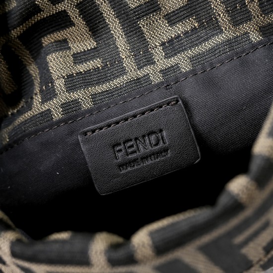 200 Model 7716 The new Mamma Baguette is here with the double combination of baguette and lucky bag The softest bag on the net is not one of the soft and sticky lambskin is also too tender both lazy and high quality Iconic hardware buckle with lambskin de