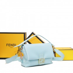 250 Celebrate the new Mamma Baguette is coming the double combination of baguette and lucky bag the most gentle bag in the whole network there is no one soft and sticky lambskin is also too tender both lazy and high-grade iconic hardware buckle with lambs