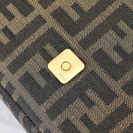 P230 model 3381 silver buckle FEND1 vintage super valiant antique baguette armpit bag this year the armpit bag is the mainstream properly concave styling artifacts many fashion bloggers are manually a baguette is Fendi's most classic a bag on the body is 