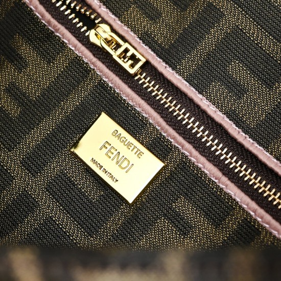 P230 model 3381 silver buckle FEND1 vintage super valiant antique baguette armpit bag this year the armpit bag is the mainstream properly concave styling artifacts many fashion bloggers are manually a baguette is Fendi's most classic a bag on the body is 