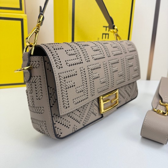 390Fendi baguette bag with 306 stitches of the same color mini bright thread hand-stitched to represent the traditional Selleria craftsmanship with the iconic natural grained calfskin leather by the use of no metal tanning process is more versatile as lon
