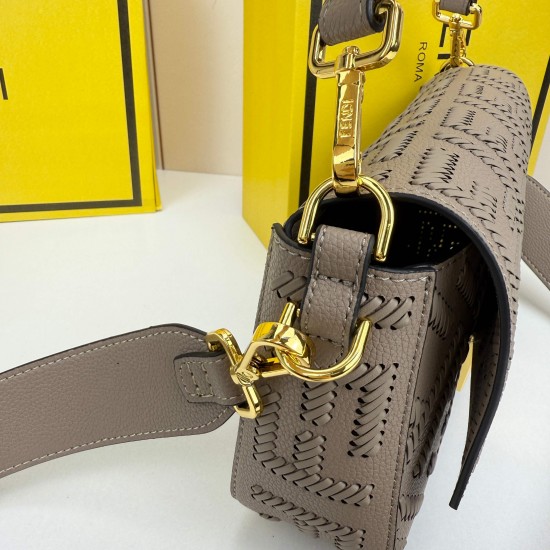 390Fendi baguette bag with 306 stitches of the same color mini bright thread hand-stitched to represent the traditional Selleria craftsmanship with the iconic natural grained calfskin leather by the use of no metal tanning process is more versatile as lon