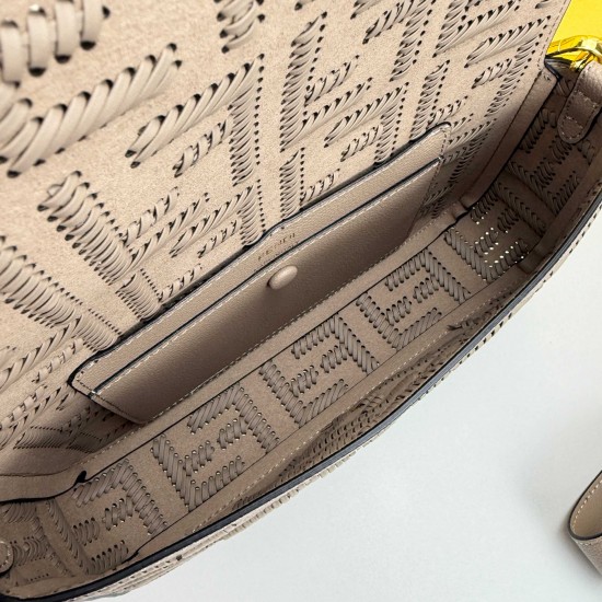390Fendi baguette bag with 306 stitches of the same color mini bright thread hand-stitched to represent the traditional Selleria craftsmanship with the iconic natural grained calfskin leather by the use of no metal tanning process is more versatile as lon