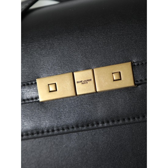 280 All cowhide leather inside and out No microfiberMANHATTAN Toothpick Baguette Baguette bag with small flap at the topAdjustable elasticized trips on both sidesRemovable shoulder strap turns it into a small shoulder bagMeasurements29x20x75cmModel No. 20