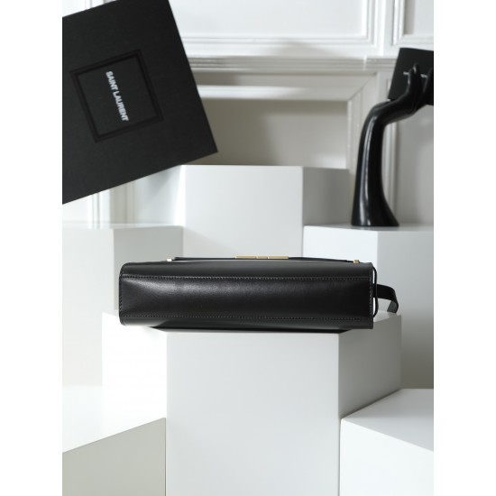 280 All cowhide leather inside and out No microfiberMANHATTAN Toothpick Baguette Baguette bag with small flap at the topAdjustable elasticized trips on both sidesRemovable shoulder strap turns it into a small shoulder bagMeasurements29x20x75cmModel No. 20