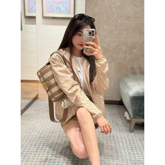 Striped baguette bag on the body effect reference 3321