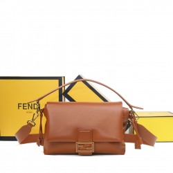 250 Celebrate the new Mamma Baguette is coming the double combination of baguette and lucky bag the most gentle bag in the whole network there is no one soft and sticky lambskin is also too tender both lazy and high-grade iconic hardware buckle with lambs