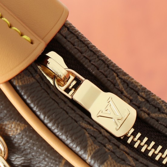 210 Original Upgraded Nicolas Ghesquire Traces his roots to the Croissant bag from the Louis Vuitton archives for the Spring 2022 collection Loop Half Moon Baguette Bag Compact shape to fit the body's rhythms Zippered front pocket with rounded LV zipper h
