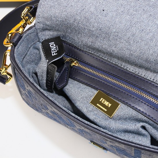 Launched in 1997, the 230FEND1 Iconic Medium Baguette Baguette has become a trend-setting IT bag. Versatile and classic, this bag features the iconic underarm design inspired by the baguette, hence its name, in chenille with the iconic FF motif in navy gr