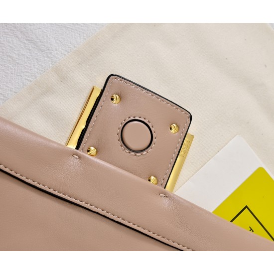 280 Model 7715 Plus chain plus $30 The new Mamma Baguette is coming to you The double combination of baguette and goody bag The most gentle bag on the net is not one of the soft and sticky lambskin is also too tender Both lazy and high-grade Iconic hardwa