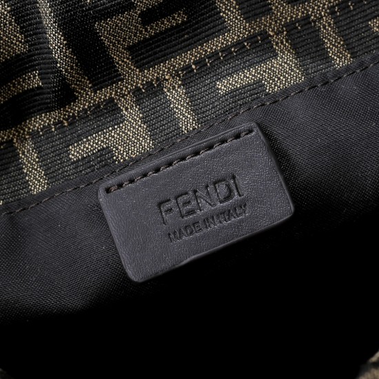 220 Model 7716 The new Mamma Baguette is coming to you The double combination of baguette and lucky bag The most gentle bag on the net is not one of the soft and sticky lambskin is also too tender Both lazy and high-grade Iconic hardware buckle with lambs