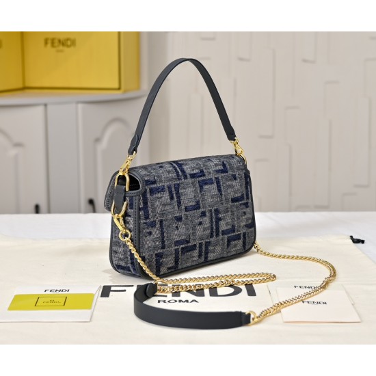 Model No. 3368200The newest model of the new Fendi dazzling debut into the world when the arches of the Italian Palace of Culture is lit up by rainbow lights like a dreamy music played officially joined the Fendi FF family to show Fendi's casual attitude 