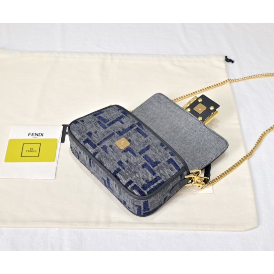 Model No. 3368200The newest model of the new Fendi dazzling debut into the world when the arches of the Italian Palace of Culture is lit up by rainbow lights like a dreamy music played officially joined the Fendi FF family to show Fendi's casual attitude 