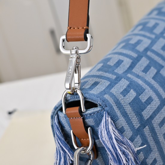 280 Model No. 3381 Medium New Fendi 2025 New Mamma Baguette Fendi Spring/Summer 2025 Women's Collection Creation of the classic sublimation of everyday wear Mamma Baguette handbags new return inspired by the 1997 collection to pay tribute to the founder o