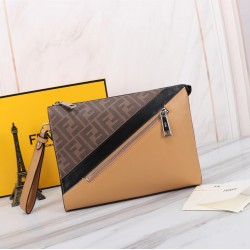 Brand FENDI Fendi style PVC black stripe men's men's bag Item No. 368568 color brown material head layer imported Napa cowhide double letters PVC size 27205FENDI upgraded version of the small monster men's men's bag made of imported head layer of Napa cow