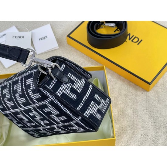 Upgraded Lot 340FI Newest 2022 Embroidered BaguetteFirst batch in stockBaguette baguettes are an indispensable classic in the fashion world, featuring a red and pink color scheme embroidery that is both festive and girlyNew Year's Eve is of course all abo