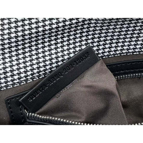 Upgraded Lot 340FI Newest 2022 Embroidered BaguetteFirst batch in stockBaguette baguettes are an indispensable classic in the fashion world, featuring a red and pink color scheme embroidery that is both festive and girlyNew Year's Eve is of course all abo