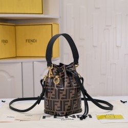 180 upgraded version of the 100% cowhide Fendi MINI BUCKET small and exquisite but so large capacity double F classic and return to the unique F double circle on this exquisite system to add a chic embellishment can be handheld or crossbody to meet your v