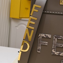 260 Small 3363 a 800 Snake FI TOTE Tote Sunshine Tote Simple Letter LOGO Design Amber Double Handle is the biggest focus of the whole bag Single twisted is very aura and does not strangle the hand Small also comes with a wide shoulder strap Overall retro 