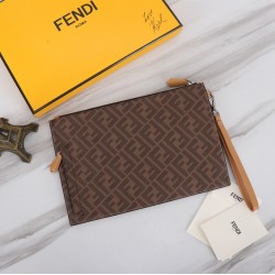 Brand FENDI Fendi model number organ PVC black stripe handbag Item No. 168568 color brown size 30202 material head layer imported nappa cowhide double letters PVC FENDI pouch Fendi handbag super explosive models to come pull the first layer of nappa cowhi