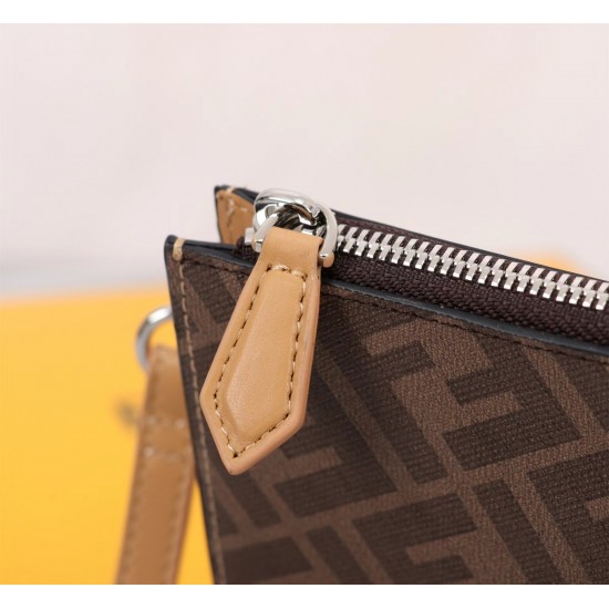 Brand FENDI Fendi model number organ PVC black stripe handbag Item No. 168568 color brown size 30202 material head layer imported nappa cowhide double letters PVC FENDI pouch Fendi handbag super explosive models to come pull the first layer of nappa cowhi