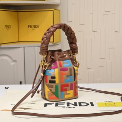 220 model 0189 with box FENDI small bucket large capacity is really too loaded la fendi new small bucket this proper retro street feeling very fashionable figure although it is a small a mini bucket bag really full of loaded cell phone nursery car keys P 