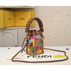 220 model 0189 with box FENDI small bucket large capacity is really too loaded la fendi new small bucket this proper retro street feeling very fashionable figure although it is a small a mini bucket bag really full of loaded cell phone nursery car keys P 