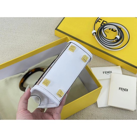 Upgraded batch 280 first batch in stock FENDI artist fashion illustration 2022 spring and summer series handbags this season works from the 20th century fashion illustrator Antonio Lopez's work to get inspired by the canvas a colorful girl illustration th