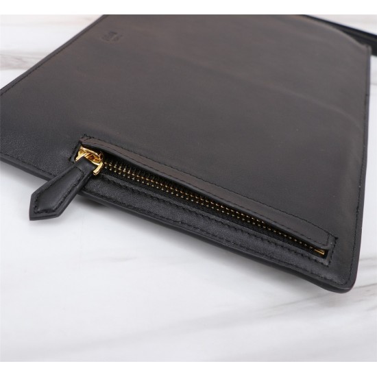 Brand FENDI Fendi models organ gold iron piece handbag Item No. 168568 color black gold hardware size 30202 material head layer imported Napa cowhide FENDI pouch Fendi handbag super explosive models to come pull the head layer Napa cowhide hand-stitched f