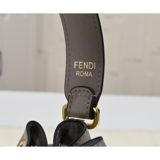 210 original material FENDI counter with the same MON TRSOR bucket bag decorated with dove gray iconic FF logo shoulder or handheld is super practical Size 181210cm Model No. 8899