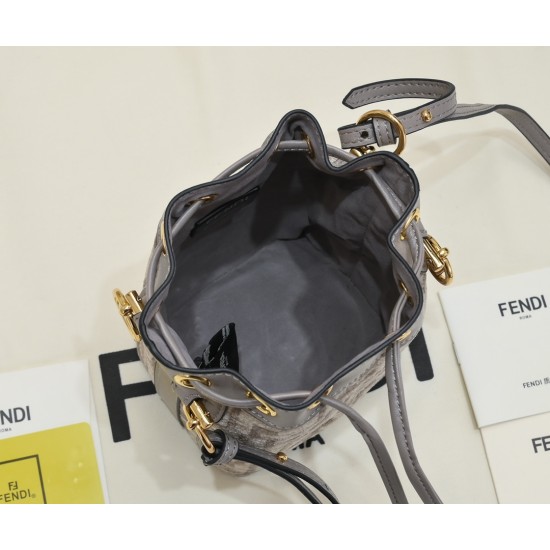 210 original material FENDI counter with the same MON TRSOR bucket bag decorated with dove gray iconic FF logo shoulder or handheld is super practical Size 181210cm Model No. 8899