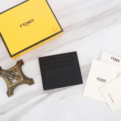 Brand FENDI Fendi style gold iron piece card case Item No. 2020568 color black gold iron piece material head layer imported nappa cowhide size 1059FENDI short clip card case Introduction spring and summer the latest card case using the head layer of impor
