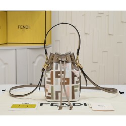 200 model 0189 with box FENDI small bucket large capacity is really too loaded la fendi new small bucket this proper retro street feeling very fashionable figure although it is a small a mini bucket bag is really full of loaded cell phone nursery car keys