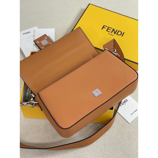 升级版牛皮批390官网最新Fendi X TiffanyCo限量款法棍携手推出经典的中型Baguette包款的独以经典的Tiffany BlueTM光滑牛皮制成FF勾扣采纯银 制成并饰有描绘双T图案的Tiffany BlueTM3珐琅细节包包采用Tiffany 经典蓝带来令人耳目一新的视觉盛宴盖面五金与包身牛皮完美结合包搭配可拆卸手柄和长肩带可手提单肩斜挎满足日常需求包饰有Return To Tiffany 圆形坠饰搭配原版包装盒满满的高级感型号3913尺寸26515