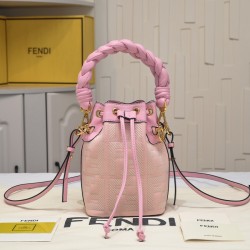 220 model 0189 with box FENDI small bucket large capacity is really too loaded la fendi new small bucket this proper retro street feeling very fashionable figure although it is a small a mini bucket bag really full of loaded cell phone nursery car keys P 