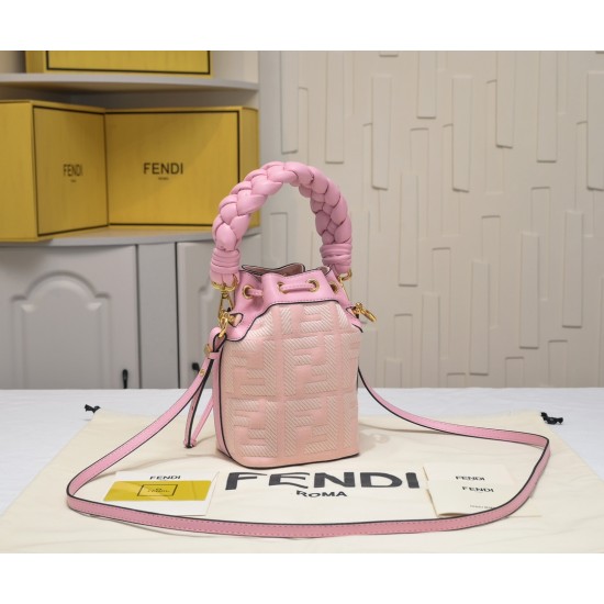 220 model 0189 with box FENDI small bucket large capacity is really too loaded la fendi new small bucket this proper retro street feeling very fashionable figure although it is a small a mini bucket bag really full of loaded cell phone nursery car keys P 