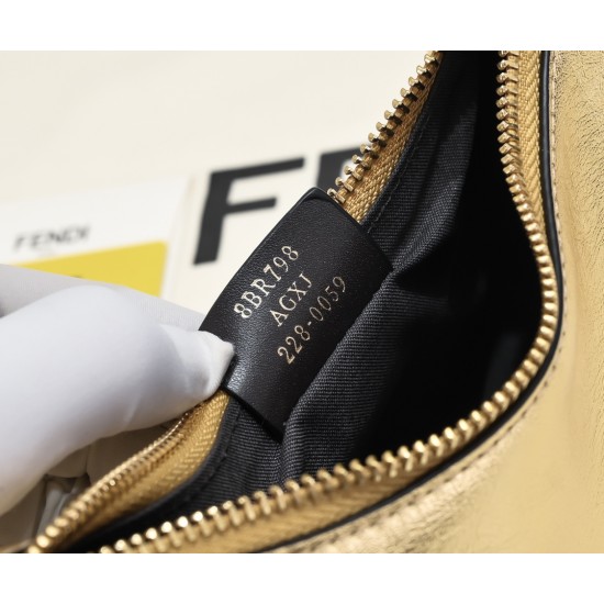 Size 24220 Model 1007Fendi Spring/Summer 2022 collection introduces a new half-moon underarm bag style with FENDI's metal letter logo at the bottom of the bagSuper valiant underarm bagThis year's underarm bag is the mainstream of the proper styling artifa