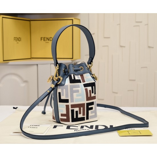 200 model 0189 with box FENDI small bucket large capacity is really too loaded la fendi new small bucket this proper retro street feeling very fashionable figure although it is a small a mini bucket bag is really full of loaded cell phone nursery car keys