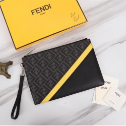 Brand FENDI Fendi model number organ PVC yellow handbag Item No. 168568 color black size 30202 material head layer imported nappa cowhide double letters PVC FENDI pouch Fendi handbag super explosive models to come pulling the first layer of nappa cowhide 