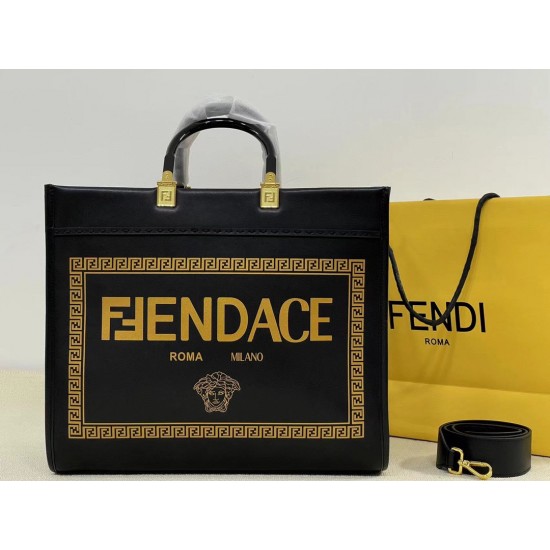 Upgraded cowhide batch 380 official website latest Tote FI X Versace co-branded Tote bag 2 brand letters LOGO combined design with resin black handle is the biggest focus of the whole bag single twisted on the very aura also does not strangle the hand the