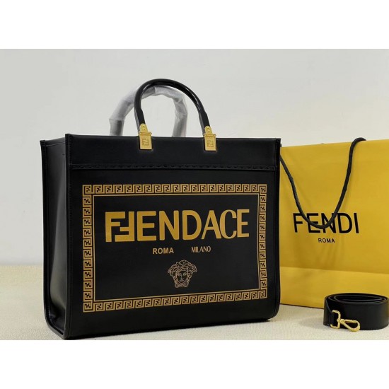 Upgraded cowhide batch 380 official website latest Tote FI X Versace co-branded Tote bag 2 brand letters LOGO combined design with resin black handle is the biggest focus of the whole bag single twisted on the very aura also does not strangle the hand the