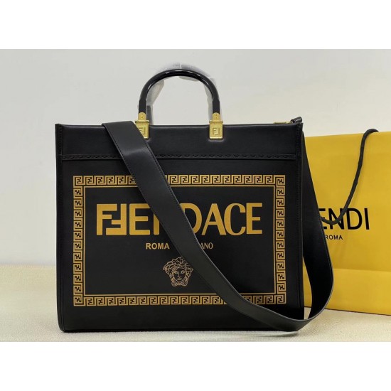Upgraded cowhide batch 380 official website latest Tote FI X Versace co-branded Tote bag 2 brand letters LOGO combined design with resin black handle is the biggest focus of the whole bag single twisted on the very aura also does not strangle the hand the