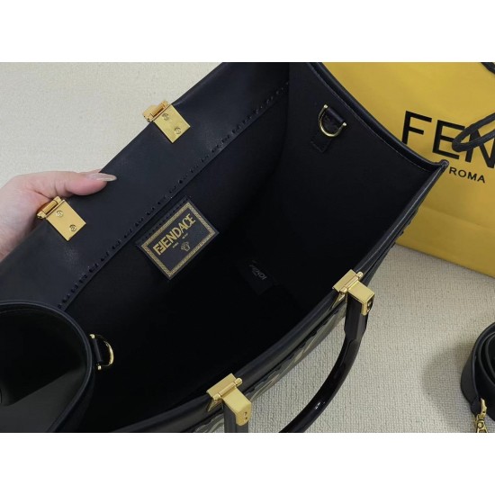 Upgraded cowhide batch 380 official website latest Tote FI X Versace co-branded Tote bag 2 brand letters LOGO combined design with resin black handle is the biggest focus of the whole bag single twisted on the very aura also does not strangle the hand the